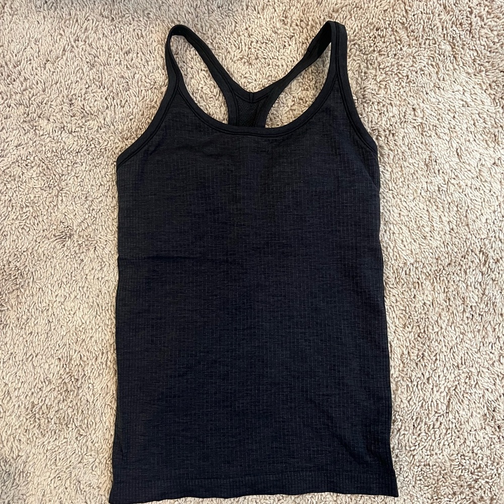 Lululemon ebb to Street size 6 tank